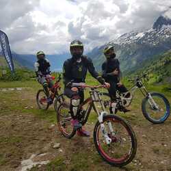 3 people on mountain bikes