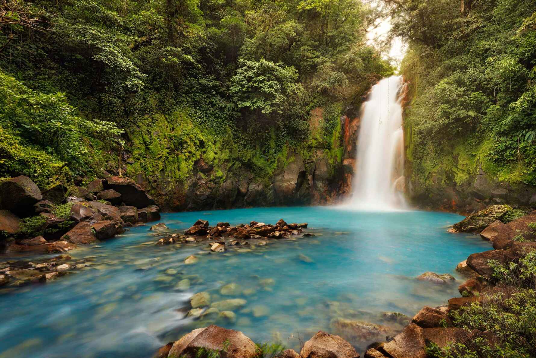 Photo of Volcan Tenorio in the Costa Rican jungle